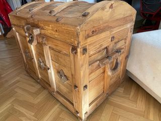 Baúl de madera rústico