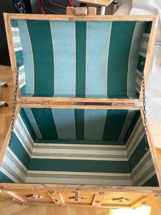 Baúl de madera rústico