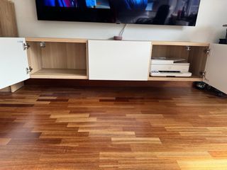 Mueble TV salón madera y blanco