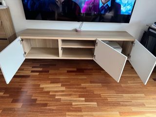 Mueble TV salón madera y blanco