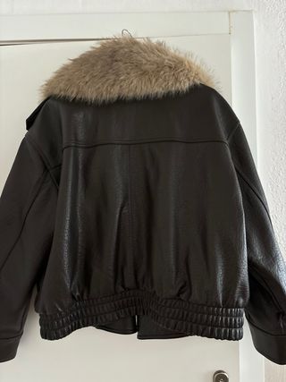 Chaqueta Zara viral con cuello pelo