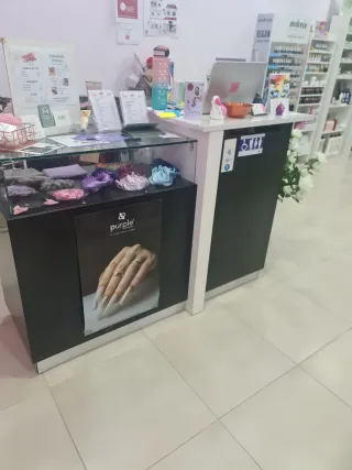 Balcão recepção com vitrines