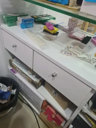 Balcão recepção com vitrines