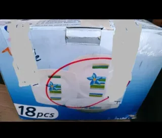 Vajilla de porcelana con diseño floral