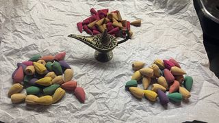 Lámpara quemador de incienso y conos