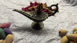 Lámpara quemador de incienso y conos