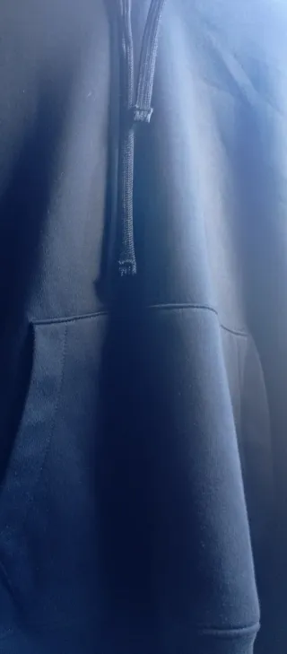 Sudadera con capucha negra