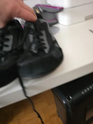 Scarpe sportive nere e grigie