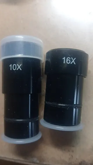 Microscopio de metal educativo con accesorios