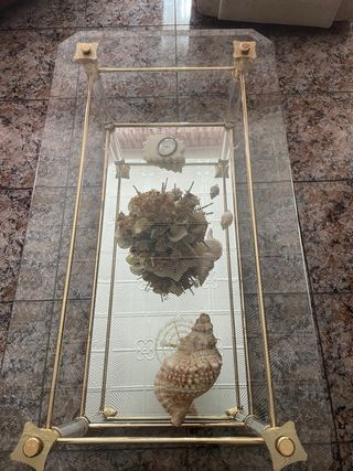 Mesa centro cristal y metal dorado, con espejo