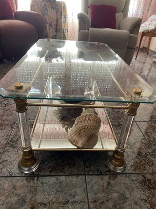 Mesa centro cristal y metal dorado, con espejo