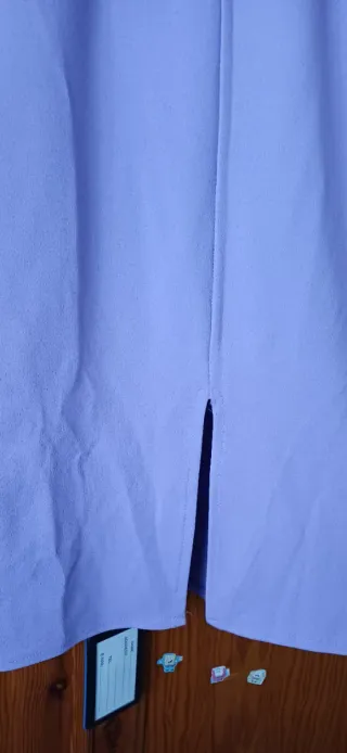 Vestido lila manga larga plisada