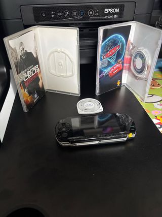 PSP 1004 Negra + 2 Juegos UMD