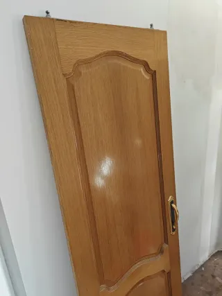 Puerta corredera de madera