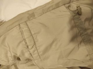 Chaqueta beige con capucha y pelo