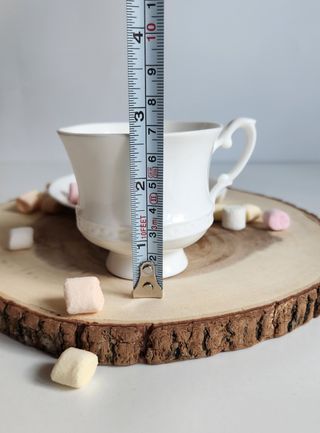 Taza y platillo de porcelana