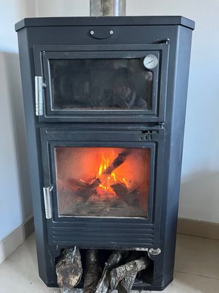 Estufa de leña FM Negra y Plateada