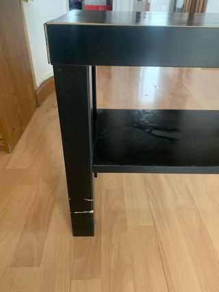 Mesa baja negra 2 estantes Ikea