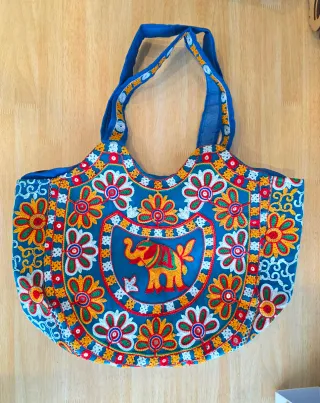 Bolso azul bordado elefante