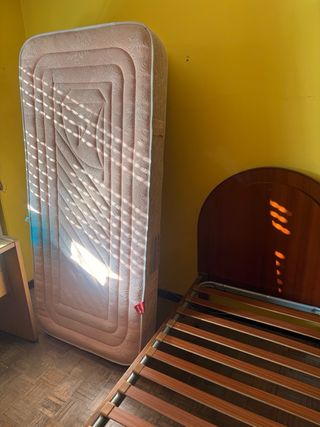 Cama individual con somier, cabecero , mesilla