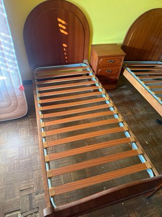 Cama individual con somier, cabecero , mesilla