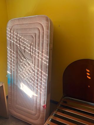 Cama individual con somier, cabecero , mesilla