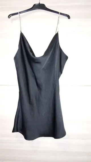 Top negro con tirantes de pedrería