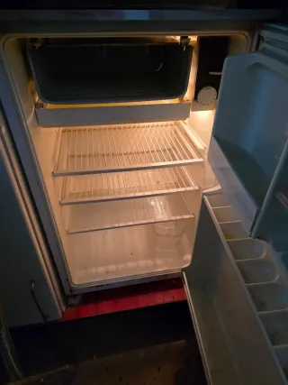 Nevera pequeña blanca