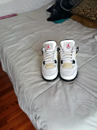 Zapatillas Jordan Blancas y Beige. unisex