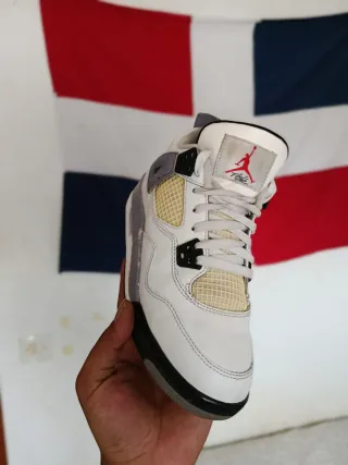 Zapatillas Jordan Blancas y Beige. unisex