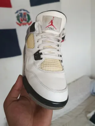 Zapatillas Jordan Blancas y Beige. unisex