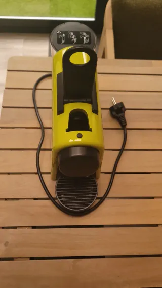 Cafetera Nespresso Delonghi Verde