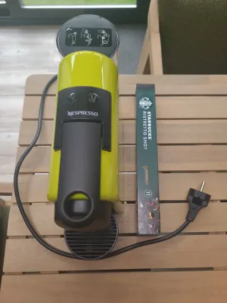 Cafetera Nespresso Delonghi Verde