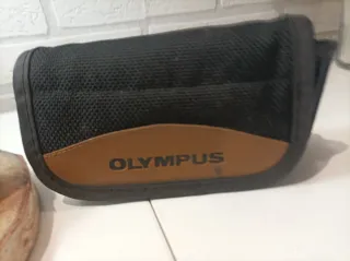 Cámara Olympus negra modelo    U {mju:}-1