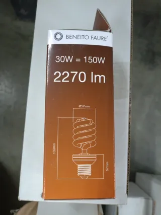 27 unidades Bombilla Fluorescente BENITO FAURE