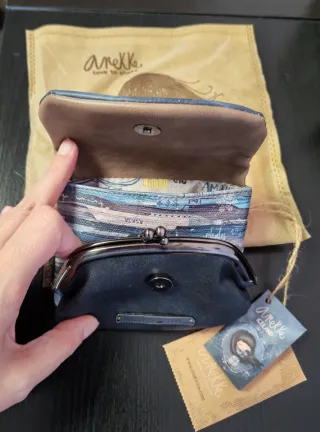 Cartera Anekke azul y negra