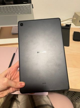 Samsung Galaxy Tab S6 Lite con S Pen y funda.