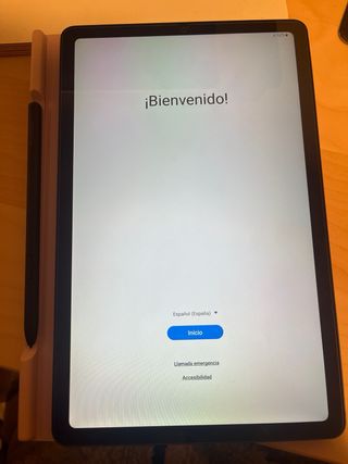 Samsung Galaxy Tab S6 Lite con S Pen y funda.