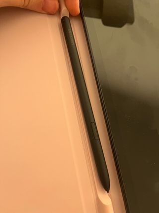 Samsung Galaxy Tab S6 Lite con S Pen y funda.