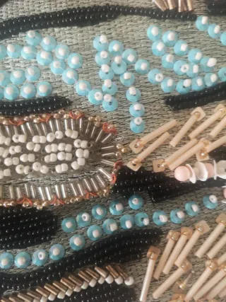 Bolso de mano con pedrería