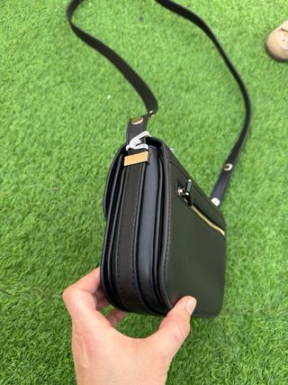 Bolso tipo bandolera Negro Guess