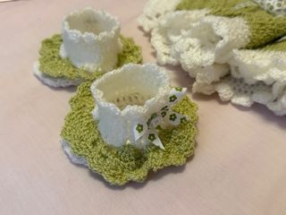 Vestido y zapatos flor niña crochet