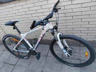 Bicicleta GT Avalanche 27.5