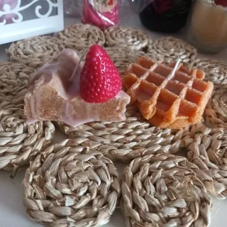 Vela artesanal gofre y tarta fresa