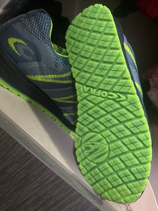 Zapatos de seguridad COFRA grises y verdes