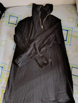 Vestido negro con cremallera