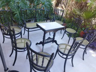 Conjunto antiguo mesa y sillas