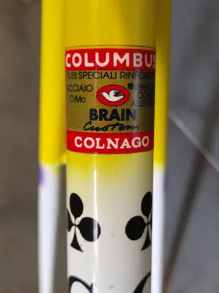 Cuadro Colnago carretera amarillo