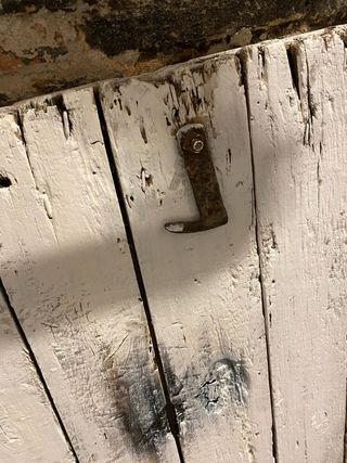 Puerta antigua despensa masia