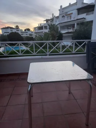 Mesa cuadrada terraza cristal y metal